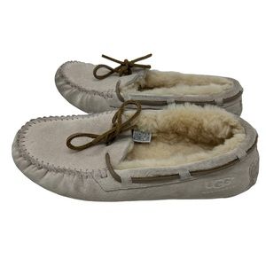 UGG Australia Dakota Moccasin Slippers Women Sz 9